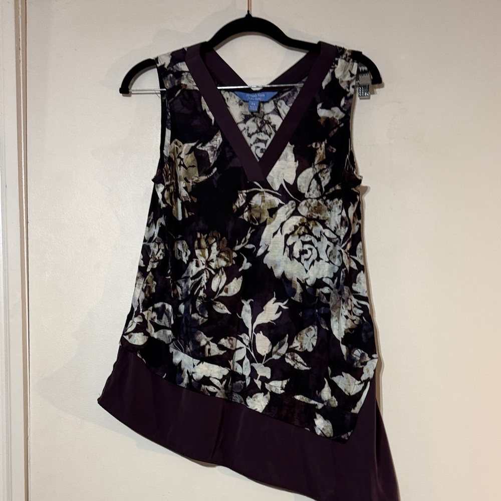 Simply Vera Vera Wang Women's Blouse  in maroon and Cream